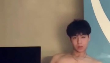 Nhóc hocsinh HN dâm đãng vừa đi học về là cởi đồ ra sục rồi tự liếm tinh luôn